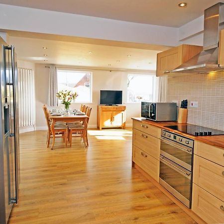Whitby Spacious Rugby Field Cottage With Off-Street Parking And Ev Fast Point For Electric Cars Exterior photo