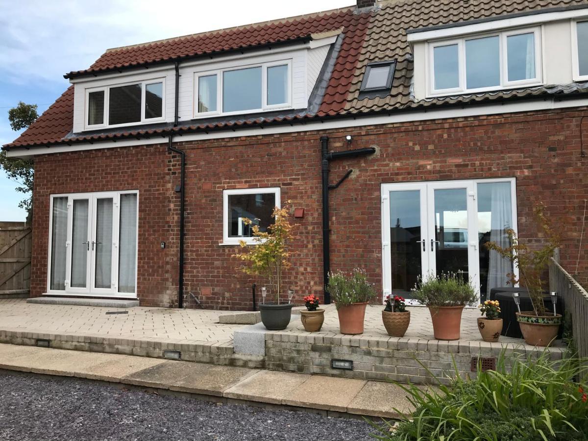 Whitby Spacious Rugby Field Cottage With Off-Street Parking And Ev Fast Point For Electric Cars Exterior photo