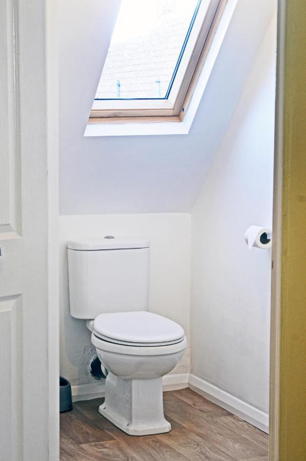 Whitby Spacious Rugby Field Cottage With Off-Street Parking And Ev Fast Point For Electric Cars Exterior photo